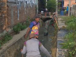 Antisipasi Banjir, Personel Kodim 1306/Kota Palu dan Masyarakat Lakukan Normalisasi Sungai Bambasiang