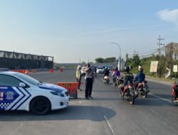 Polisi Gresik Tindak Pelanggaran Lalu Lintas Di Operasi Zebra Semeru 2024