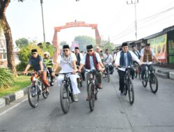 Hari Santri Nasional : Polres Mojokerto Gowes Bareng Forkopimda Dan 1.000 Santri