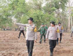 Dukung Asta Cita Polres Lamongan Manfaatkan Lahan Tidur di Desa Wanar untuk Ketahanan Pangan Nasional