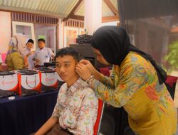 Bhayangkari Cabang Gresik Beri Bantuan Alat Bantu Dengar ke Sekolah Luar Biasa (SLB) Kemala Bhayangkari 2 Gresik