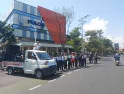 Demo Terkait Beras Bantuan Ber Aroma Cairan Pembasmi Hama, GARAD Tantang BULOG Jatim Berani Teken MoU Jaminan Kesehatan