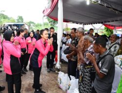 Tingkatkan Kualitas Pendidikan Dan Berikan Baksos : Ibu Ketua Umum Bhayangkari Ny. Juliati Sigit Prabowo Kunjungi TK Kemala Bhayangkari 02 Soe, TTS