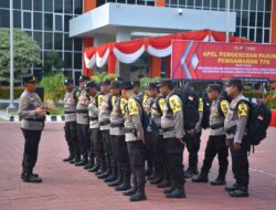 Polres Gresik Gelar Apel Pergeseran Pasukan Pengamanan TPS Pilkada Serentak 2024 Di Kabupaten Gresik