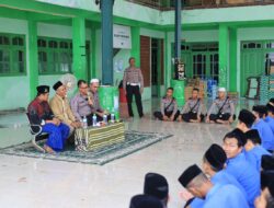 Satlantas Polres Gresik Gandeng Ponpes Mambaus Sholihin untuk Tingkatkan Keselamatan Berlalu Lintas