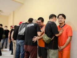 Tahanan Polrestabes Surabaya Laksanakan Ibadah Natal Di Rutan Sat Tahti Polrestabes Surabaya