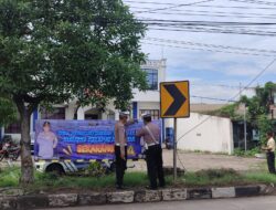 Jelang NATARU, Polres Pelabuhan Tanjung Perak Pasang Rambu Di Jalur Black Spot