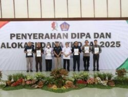 Pj. Bupati Bojonegoro Tekankan Penggunaan Anggaran Secara Tepat, Serahkan DIPA Dan Alokasi Dana TKD