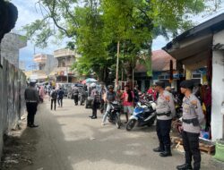 Operasi Lilin 2024 Hari Pertama, Personel Polres Ende Lakukan Patroli Dan Pengaturan Di Pusat Pasar Mbongawani