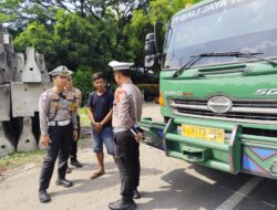 Satlantas Polres Gresik Gelar Pengendalian Operasional Kendaraan Barang, Jamin Kelancaran Lalu Lintas Selama Nataru