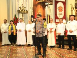 Misa Malam Natal Menkopolkam-Kapolri Sambangi Gereja Katedral Jakarta