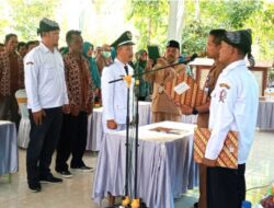 Camat Ngraho Masirin Melantik Agus Hariyanto sebagai Pj Kepala Desa Jumok Yang Berlangsung Di Balai Desa Jumok, Kecamatan Ngraho, Bojonegoro