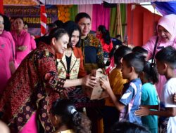 Ketua Umum Bhayangkari Rayakan Natal Bersama Korban Erupsi Gunung Lewotobi