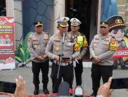 Polda Jatim Siagakan 100 Personel Gabungan Di Bundaran Waru, Malam Pergantian Tahun Berjalan Lancar
