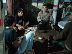 Bhabinkamtibmas Polsek Benjeng Gelar Ngopi Kamtibmas Bareng Warga Sampaikan Bahaya Narkoba