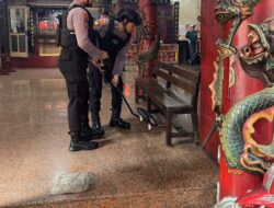 Sterilisasi Klenteng Jelang Imlek, Polres Tanjung Perak Pastikan Tempat Ibadah Aman