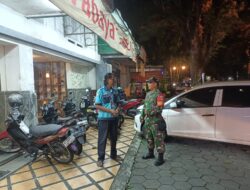 Jaga Stabilitas Keamanan Lingkungan, Piket Koramil 03/Serengan Patroli Malam