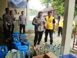 Polsek Taman Sita Ratusan Liter Arak Jowo Bentuk Cipta Kondisi Jelang Ramadan