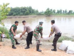 TNI-Polri Bersama Warga Di Kecamatan Malo Perbaiki Infrastruktur Pascabencana Longsor