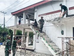 Gotong Royong Bersama Warga, Babinsa Kanor Bojonegoro Bantu Perenovasian Masjid Dusun Ager Ager