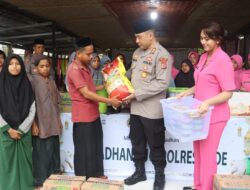 Kapolres Ende Bersama Bhayangkari Berbagi Takjil Dan Bantuan Sosial Di Pondok Pesantren Walisanga