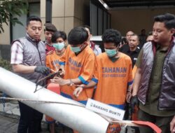 Polresta Sidoarjo Berhasil Amankan 4 Tersangka Pencurian Pipa Stainless Di Tjiwi Kimia