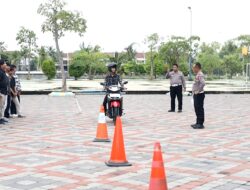 Polres Gresik Gelar Edukasi Keselamatan Berkendara Dan Bahaya Narkoba Bagi Pelajar Di Pesantren