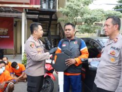 Kapolres Pelabuhan Tanjung Perak AKBP Wahyu Hidayat Kembalikan Kendaraan Hasil Kejahatan kepada Pemilik