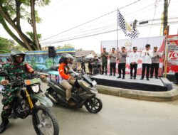 Hadiri Ground Breaking Asrama Polresta Samarinda, Kapolri Bagikan Sumur Bor-Sembako Ke Warga