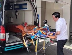 Wujud Nyata Polri Untuk Masyarakat, Ambulan Gratis Polres Gresik Antar Warga ke Rumah Sakit Ibnu Sina