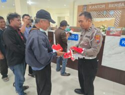 Bersatu Berdaulat, Rakyat Sejahtera, Indonesia Maju: Polantas Gresik Tebarkan Semangat Kemerdekaan