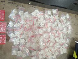 Polres Gresik Bongkar Jaringan Narkoba, Sita 2,38 Gram Sabu Dan 2.980 Pil Koplo