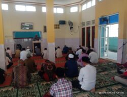 Khutbah Jum’at Oleh Kasihumas Polres Ende Di Masjid Al-Furqon Paupire