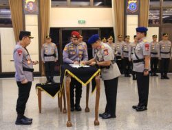 Kapolri Pimpin Sertijab Kabaintelkam Dan Dankor Brimob Polri
