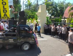 Polsek Ampenan Amankan Aksi Unjuk Rasa Aliansi Masyarakat Dompu Menggugat Di Mapolda NTB