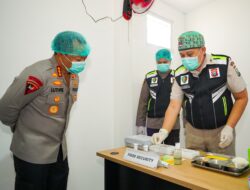 Kapolrestabes Surabaya Cek Kebersihan Dapur SPPG: Pastikan Makanan Anak Sekolah Aman Dan Bergizi
