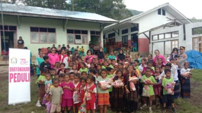 Polres Ende dan Bhayangkari Cabang Ende Gelar Bakti Sosial Di Daerah Pelosok