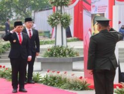 Pahlawanku Teladanku, Terus Bergerak Melanjutkan Perjuangan : Wagub Jatim Emil Elistianto Dardak Pimpin Upacara Pada Peringatan Hari Pahlawan Nasional Ke – 80 Tahun