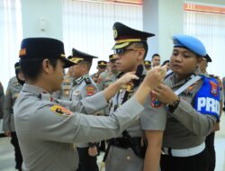 Kapolres Gresik AKBP Rovan Mahenu Tekankan Penguatan Pelayanan Publik dalam Sertijab Jajaran Polres Gresik
