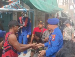 Nelayan Asal Lumpur Gresik Ditemukan Meninggal Dunia Mengapung, Satpolairud Polres Gresik Bantu Lakukan Evakuasi