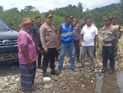 Respons Cepat Video Viral, Kapolres Ende Cek Lokasi Kali Lowolaka Demi Salurkan Bantuan Dan Perjuangkan Pembangunan Jembatan