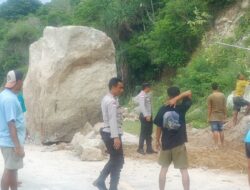 Jalur Trans Flores Ende-Bajawa Sempat Lumpuh Akibat Material Longsor menutup Badan Jalan, Polisi Dan Warga Bergerak Cepat!