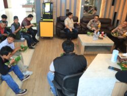 Ngopi Dan Santap Nasi Krawu Bareng, Kapolres Gresik Pererat Sinergi Dengan Awak Media