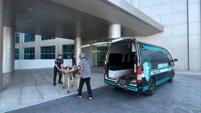 Polres Gresik Hadir Untuk Masyarakat, Layanan Ambulans Gratis Bantu Pasien Darurat Ke RSUP Kemenkes Surabaya