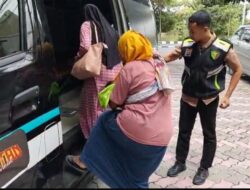 Kapolres Gresik Tegaskan Komitmen Pelayanan, Pasien Diantar Gratis Dengan Ambulans Sidokkes Dari RS Dr Soetomo