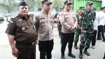 Dukung Asta Cita Ketahanan Pangan, Polres Gresik Kawal Kunjungan Mentan Tinjau Gudang Bulog