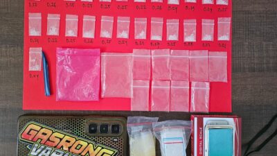 Satresnarkoba Polres Gresik Sikat Dua Pengedar Sabu, Puluhan Paket Siap Edar Disita