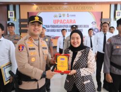 Kapolres Gresik Beri Reward Personel Berprestasi, Dorong Semangat Pengabdian Dan Pelayanan