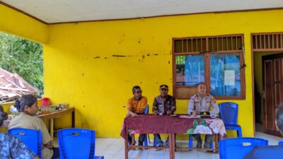 Dengar Langsung Aspirasi Warga Lisedetu, Kapolsek Wolowaru Gelar Jumat Curhat dan Ajak Sukseskan Program Ketahanan Pangan Nasional