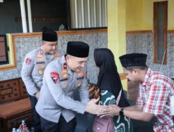 Wakapolda Jatim dan Kapolres Gresik Takziah Ke Keluarga Kusaeni, Wujud Nyata Kepedulian Polri